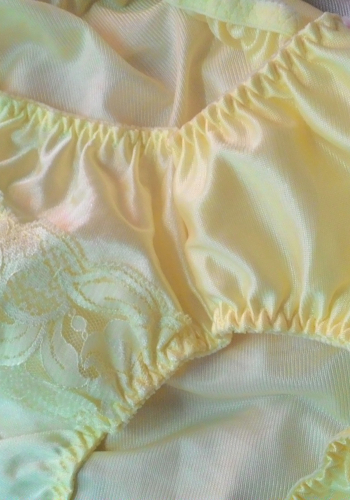 สีเหลืองลูกไม้เล็กๆน่ารัก วีไอพีจะได้ชมหลายมุมเลยครับ [11 รูป]